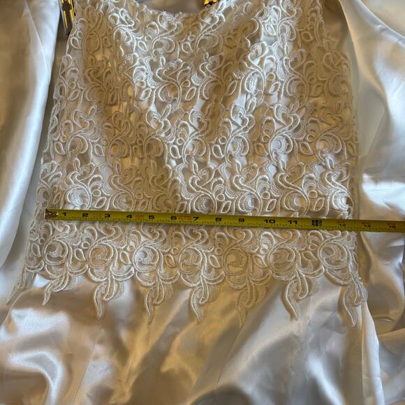 Vintage 1980s Wedding Dress Lace Bodice Satin Gown Classic Bridal Elegance - Picture 6 of 7
